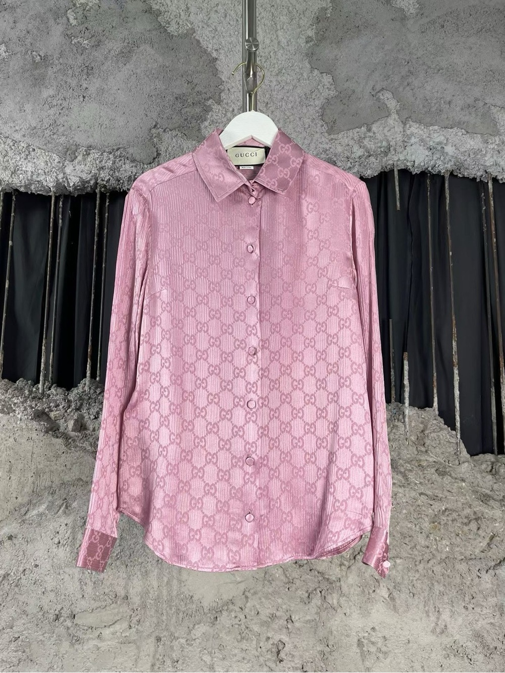 🚩steal Gucci Pink Monogram Satin Button-Up Blouse